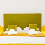 Sunny Flat Apartment *